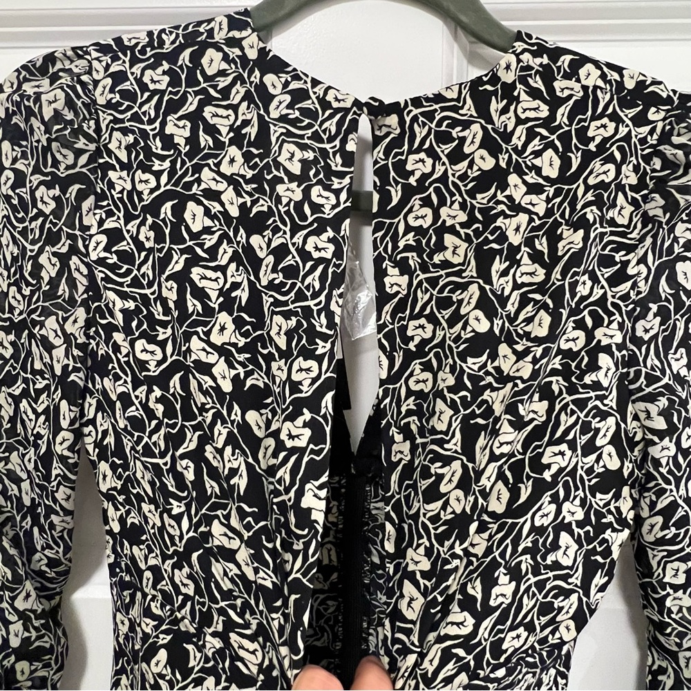 TOPSHOP Ruched Detail V-Neck Dress - Picture 7 of 14